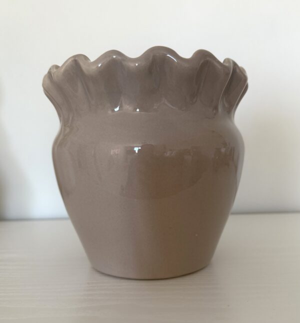 Fluted frill ceramic vase - Image 4