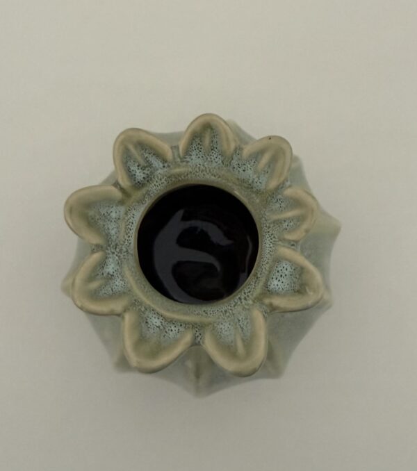 Extra small poppy bud vase - Image 3